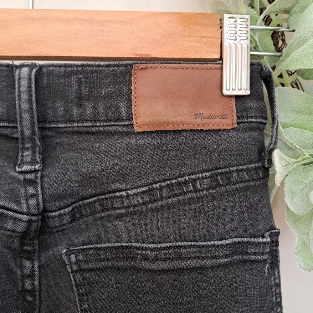 Madewell Black 9" Skinny Distressed Jeans Size 25T - Picture 3 of 8